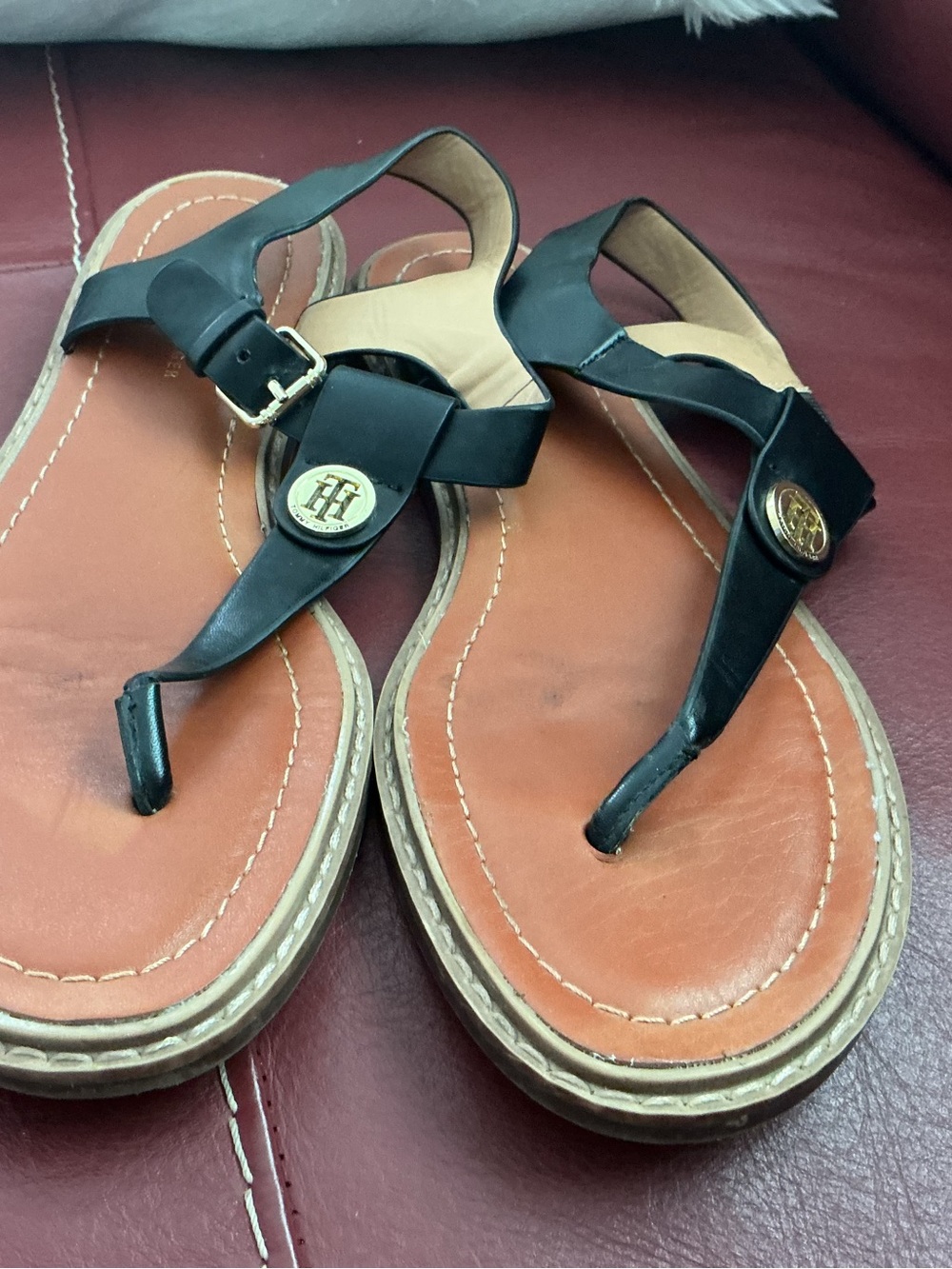 Tommy Hilfiger Black Leather Thong Sandals with Gold Logo Size 9M